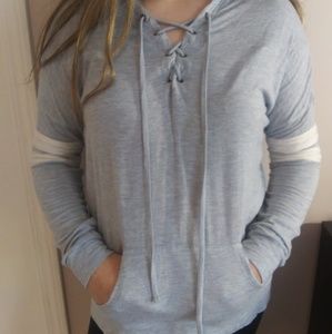 Hooded long-sleeved shirt